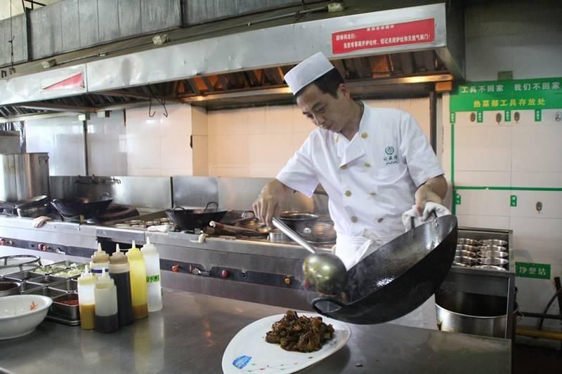 坚守,让西安同盛祥一名烧火工成为全国十大清