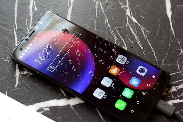 HTC U11 EYES上手:3D水漾玻璃+边框触控,全