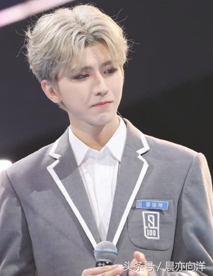 同样是20岁的偶像明星,蔡徐坤程潇周洁琼成熟