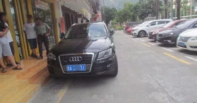 济南奥迪车在珠海挡道被交警通知挪车!车主却