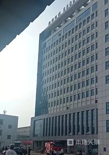 邢台沙河人民医院发生火灾!烧了好几层楼,现场
