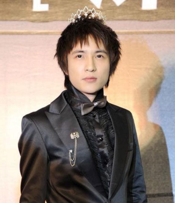 十年前的薛之谦,神似郭敬明,看了这些照片你还