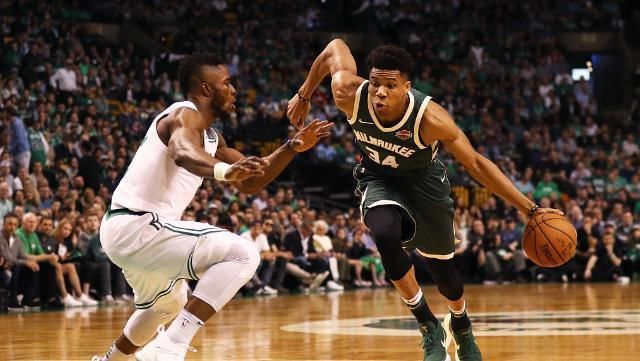 季后赛上场时间榜TOP5:汤普森强势入围,詹姆