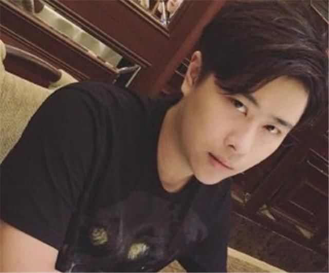 王者荣耀:他用一个下午就打上S10王者,难怪五