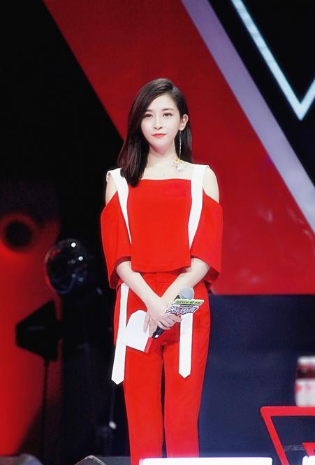 《快男》直播渐入佳境 汪聪台风稳健助选手"渡劫"