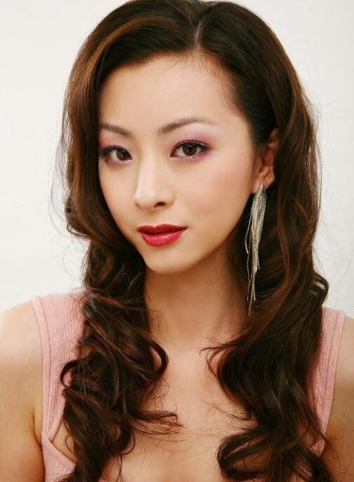 曾是香港偶像男神,婚姻生活却毁掉了他的事业