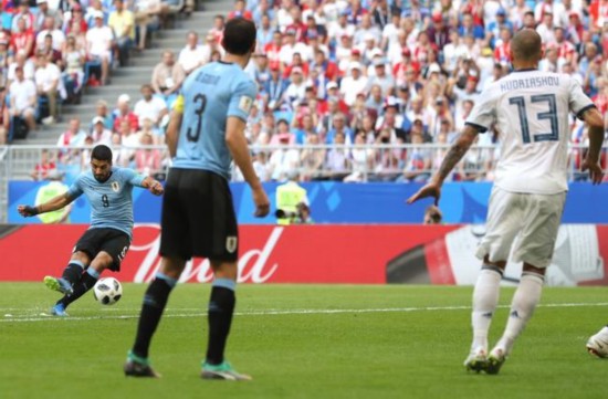 世界杯-苏神卡瓦尼破门 乌拉圭3-0胜俄罗斯夺头