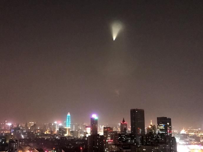 北京上空出现异象 真相:太原基地发射北斗卫星