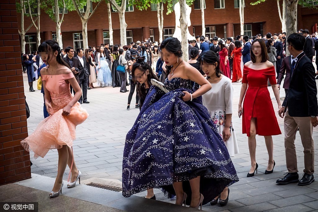 一年学费17万 北京某国际学校高中成人礼现场