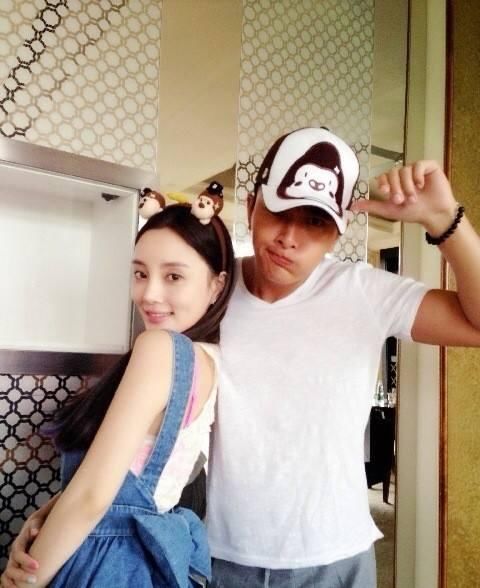 王思聪好友深夜扔大锤:李小璐曾让PGone抱着