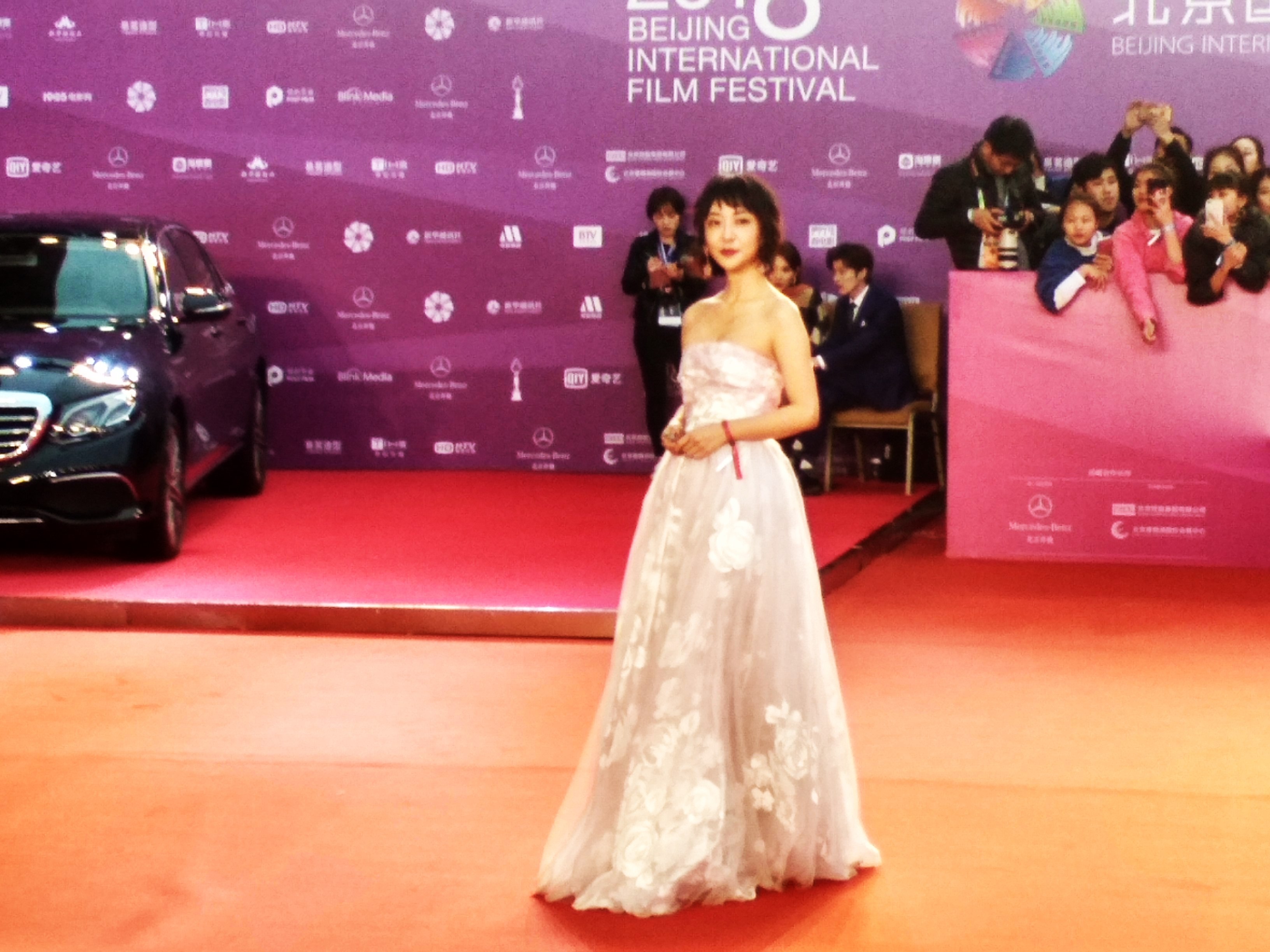 电影《出走的娜拉》主创人员亮相第八届北京国际电影节闭幕式红毯 电影《出走的娜拉》主创人员亮相第八届北京国际电影节闭幕式红毯