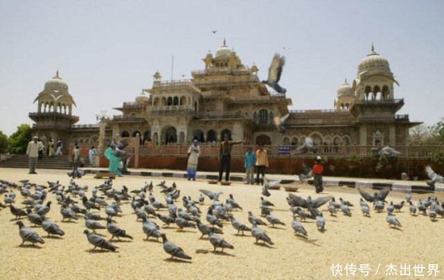 印度人好奇:中国人是不是很穷,没有见过什么钱