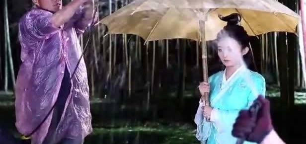 没特效的淋雨戏:赵丽颖唯美,杨幂成落汤鸡,唐嫣