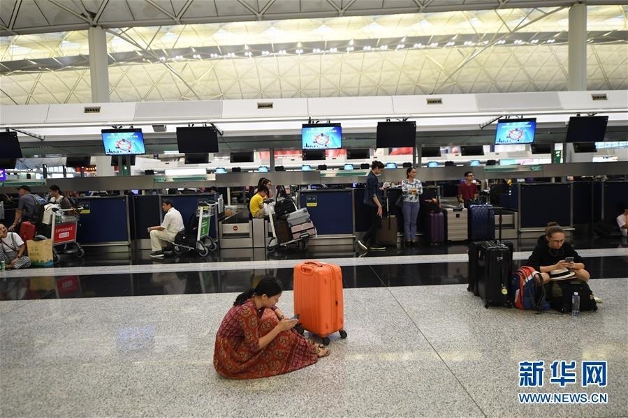 8月13日，游客在机场滯留。 