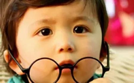 佩戴一年角膜塑形镜和框架眼镜,孩子度数竟有