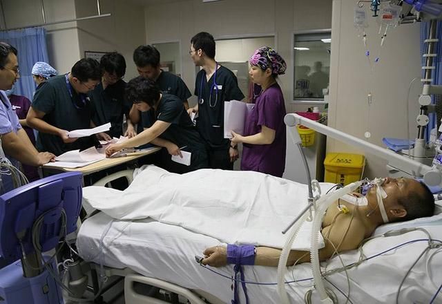 为什么越来越多老年人染上艾滋病?原因有蹊跷,看完有点无奈