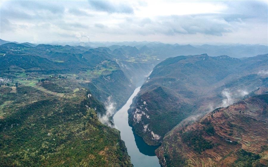 无人机航拍鸭池河峡谷风光美