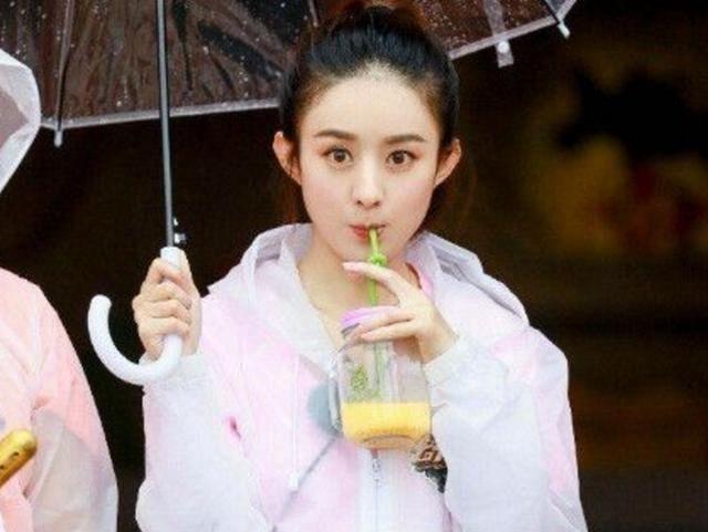 明星教你涂口红后如何吃东西!赵丽颖优雅,戚薇