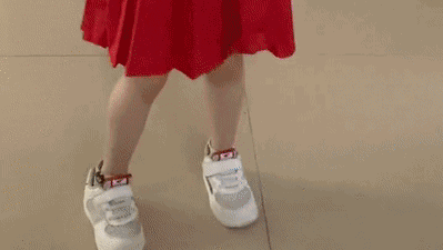 感动！6岁脑瘫女孩给妈妈展示蹲马步：妈妈，我给你个惊喜！