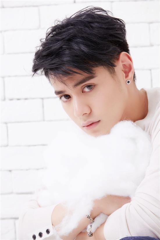 杜天皓七夕奇幻再恋 深情相拥“紫霞仙子” 杜天皓七夕奇幻再恋 深情相拥“紫霞仙子”