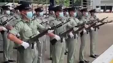 现场!香港警察训练中式步操 7月1日起警队全面转用 现场!香港警察训练中式步操 7月1日起警队全面转用