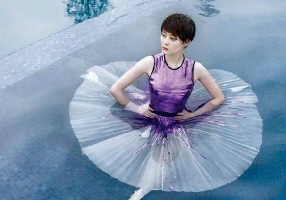 当女星穿上芭蕾舞裙,刘诗诗最优雅,李小璐像1