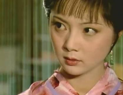 史湘云为何喜欢薛宝钗?除了性格,还有两层令人