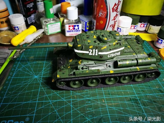 爱德美1\/35 苏联红军T-34\/85坦克模型制作过程