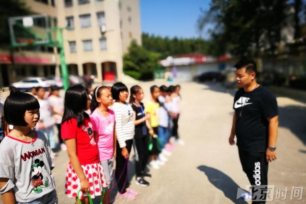 体育老师写小说赚出一套房 还敢说语文是体育老师教的? 体育老师写小说赚出一套房 还敢说语文是体育老师教的?