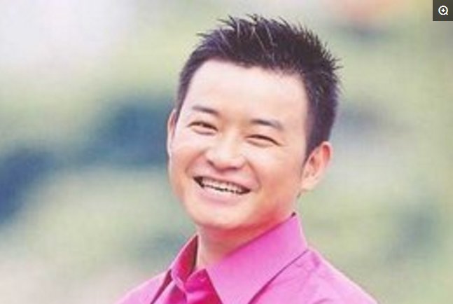 中央电视台主持人:李佳明!