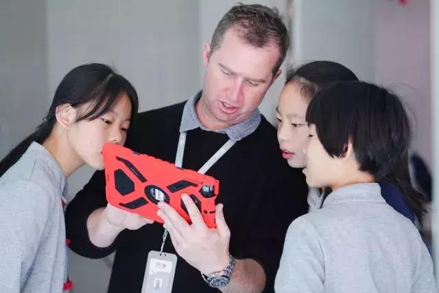 重磅~中锐教育集团华锐海归人才子女学校登陆