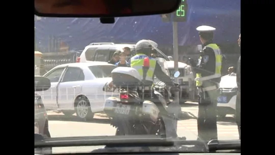 介休一10个月孩子昏睡不醒直奔太原,交警开路