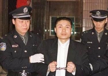 史上第一悍匪,五个女人为他卖命又卖身,八年杀