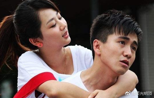 翟天临杨紫微博互怼 认识八年互发红包不超过