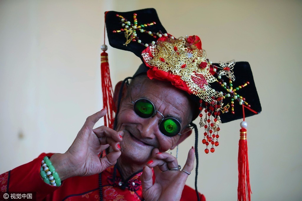 李应来的一些造型颇为夸张.