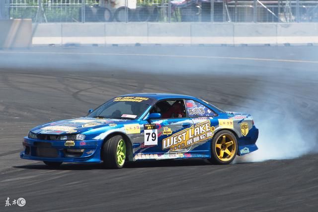 汽车发动机冒烟怎么回事