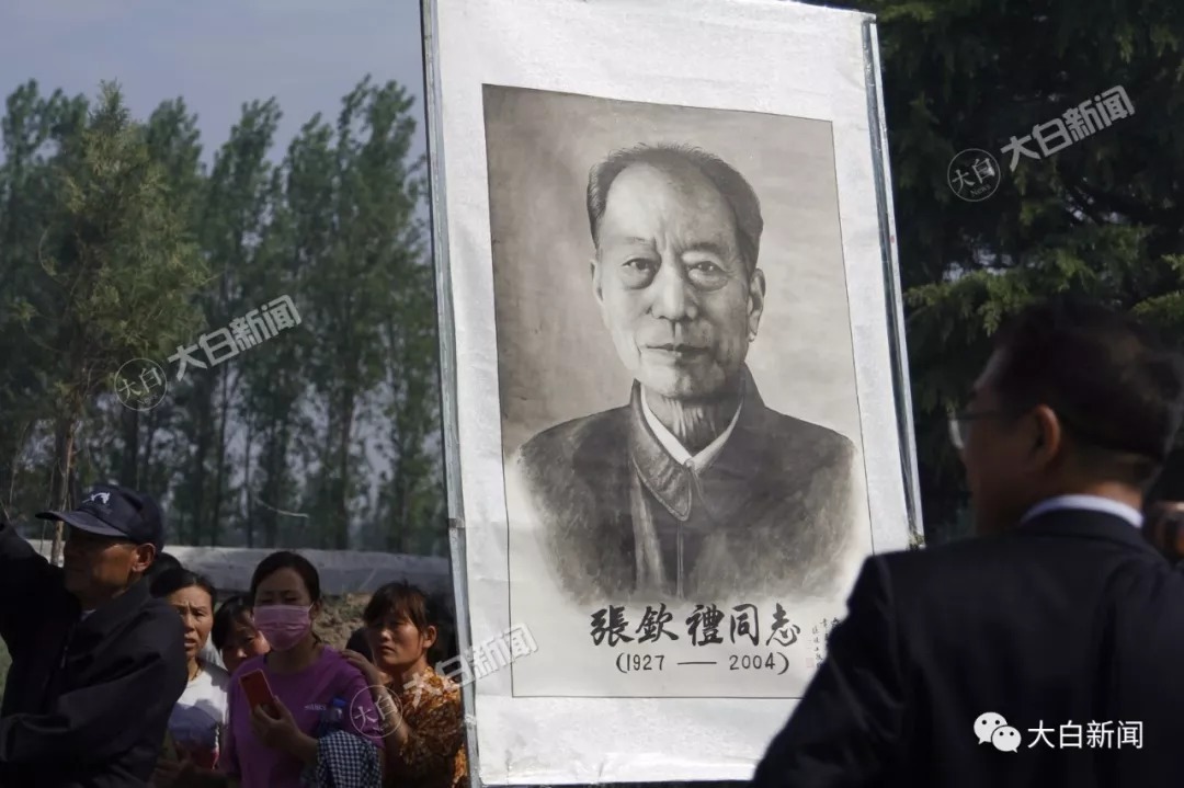 兰考原县长张钦礼14年祭 ,百块石碑寄托群众思念_北京时间