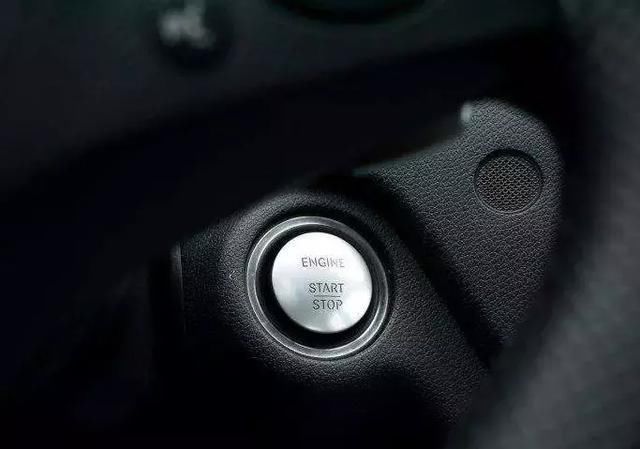 最新消息!奔驰高速定速巡航+刹车失控事件惊