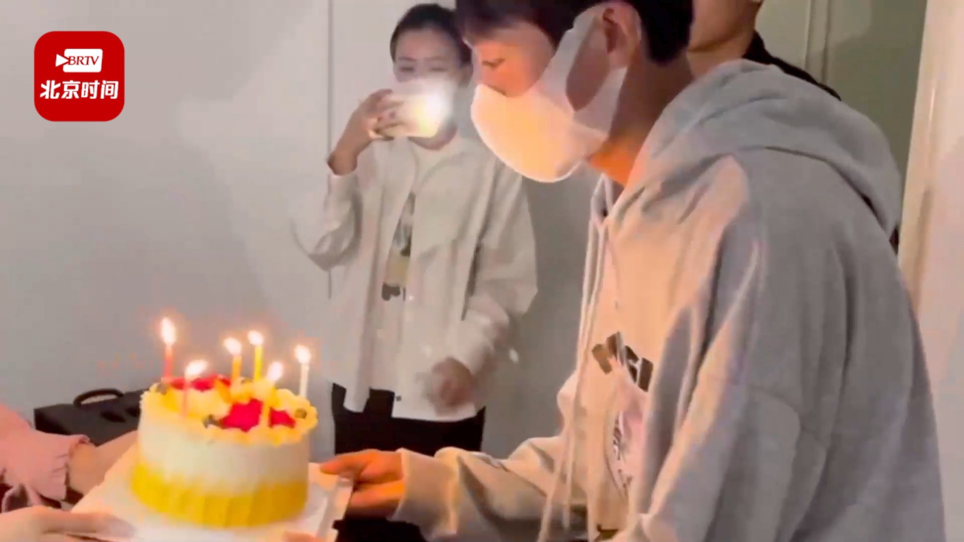 14岁大一男生新生见面会收获生日祝福：非常惊讶，感谢老师和同学们！
