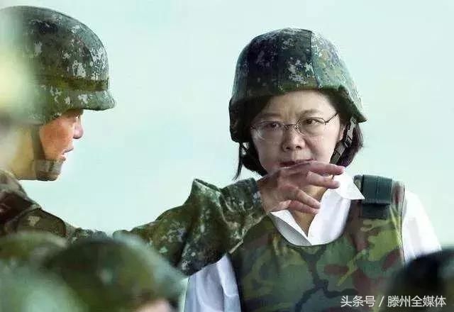 美国宙斯盾驱逐舰穿越台海 看台湾牌你还能打