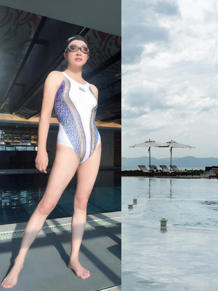 62岁刘晓庆晒游泳照 身穿泳衣大秀好身材 62岁刘晓庆晒游泳照 身穿泳衣大秀好身材