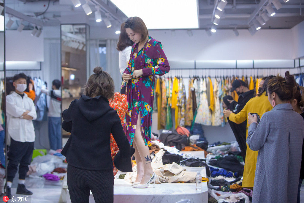 杭州模特当众换衣走秀年薪五十万 图解光鲜背后不为人知的心酸