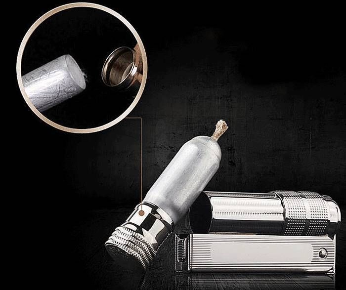 借打火机撩汉!女生抽烟的姿势太销魂