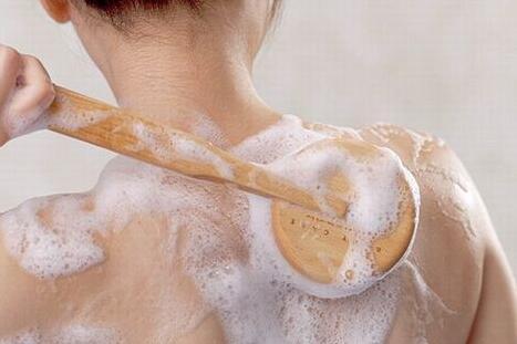 多用一种盐洗后背,痘痘小疙瘩一扫而光,毛孔也
