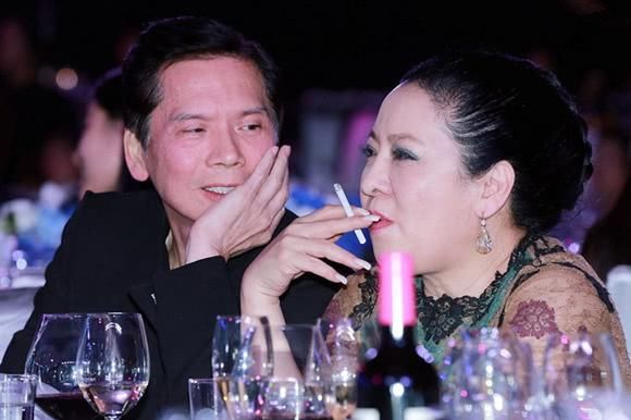 影坛最辉煌的黄金时期,在她所投拍的电影里捧红了香港无数明星大伽