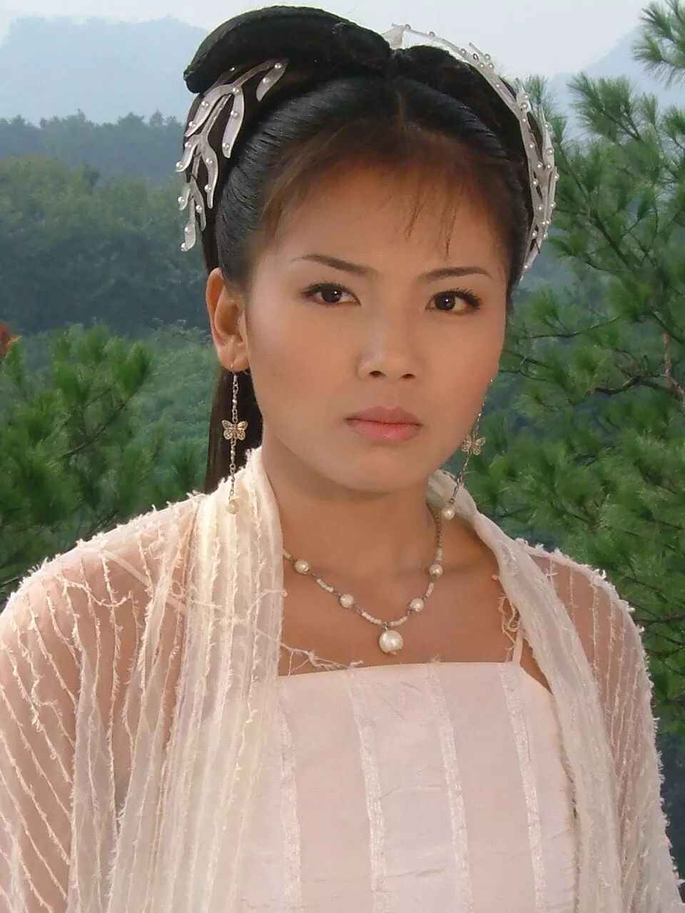 杨紫演白蛇,没有妖气,全是胃胀气…