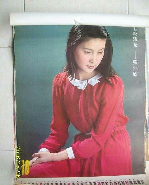 看看李小璐妈妈年轻时的照片,原来都是遗传的