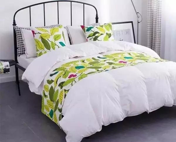 终于知道酒店床尾那块布干什么用了!也有人用