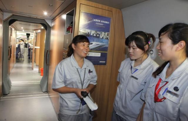 高铁保洁员工资也不高,不是正式员工,为何很多