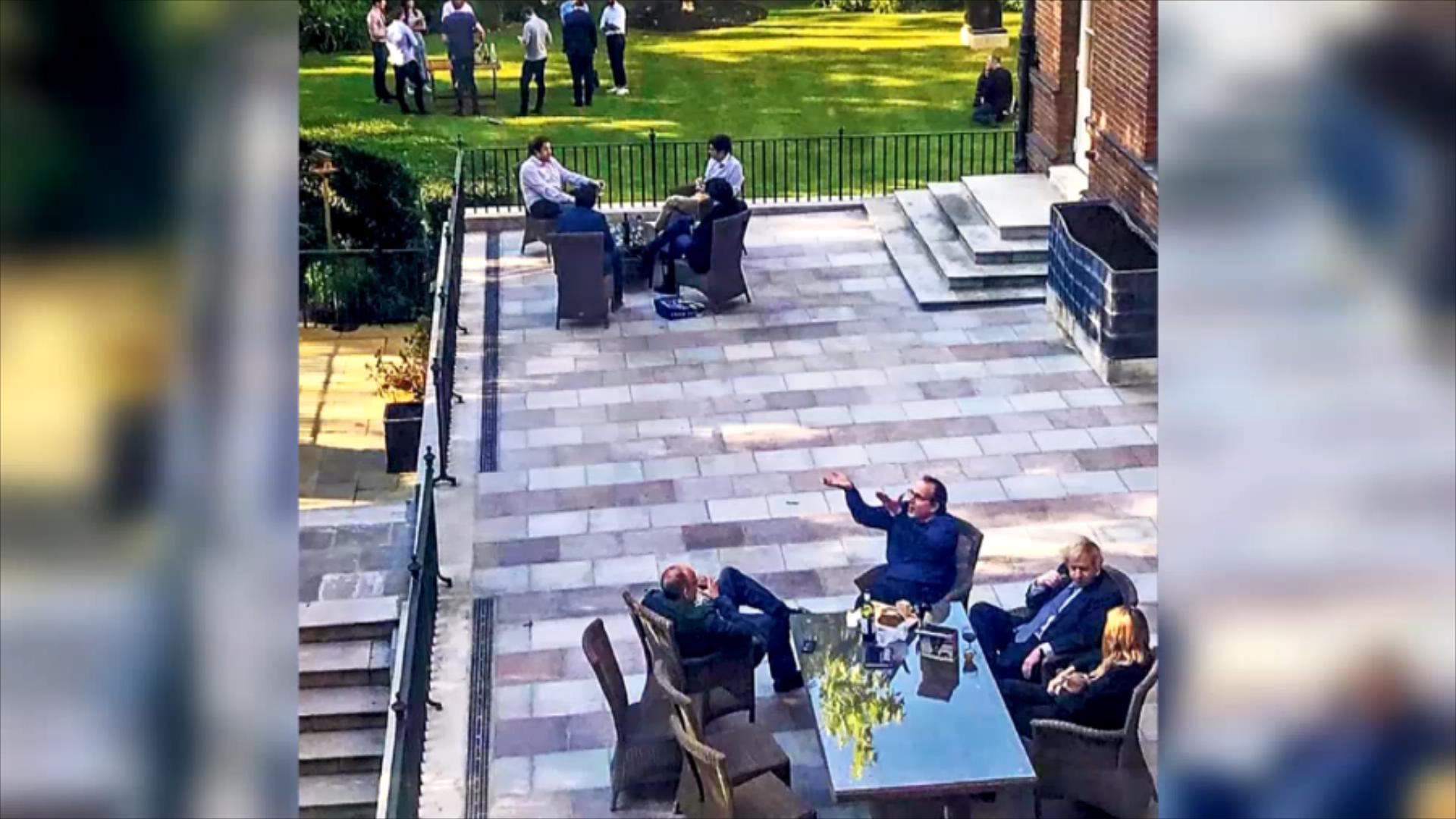 英国首相为参加违规聚会道歉 反对党要求其辞职